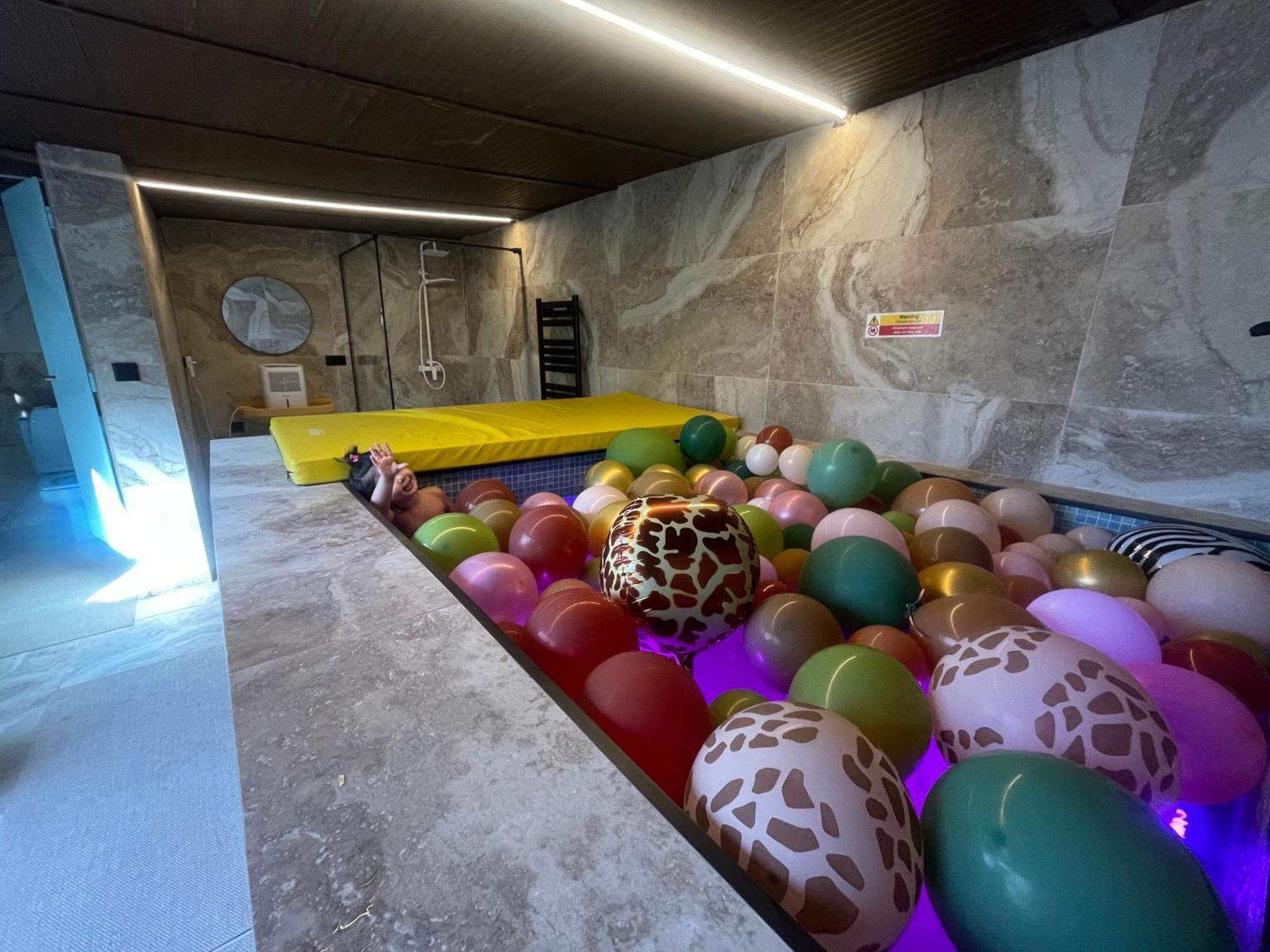 Hearts & Ponies Apartamentos Con Piscinas Privadas Cerca De La Warner Chinchón Kültér fotó